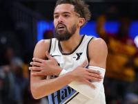 开云体育APP下载-特雷杨疯狂砍分独领风骚荣耀胜利