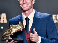 开云APP-莱万于至断球脱困，拜仁压倒性胜利