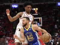 开云体育官方网站-篮球客场击败对手，暂时脱离降级