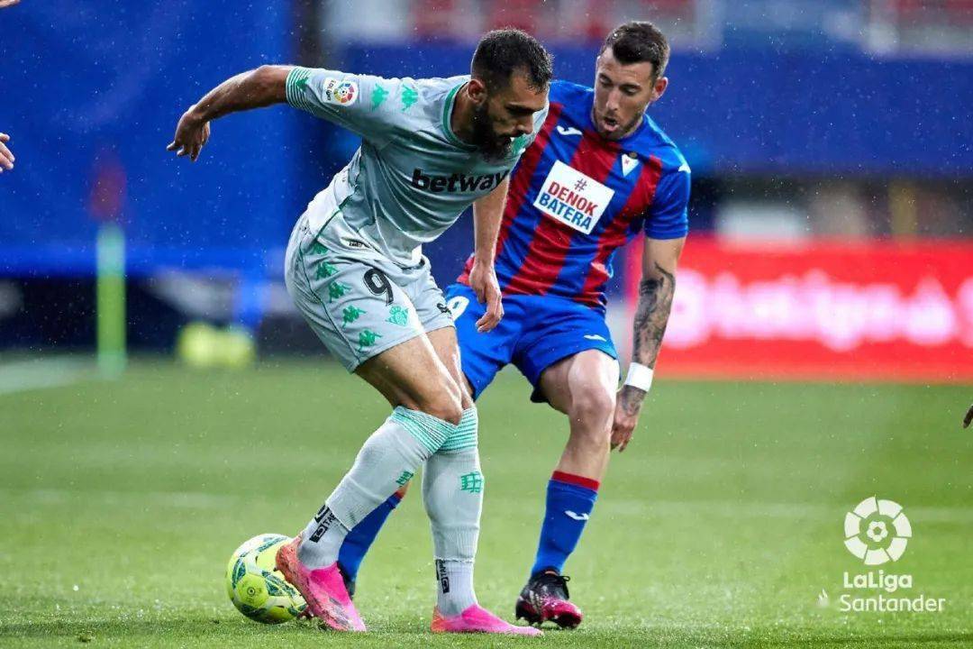 关于格拉纳达成功击败对手，保持压力一直追赶的信息