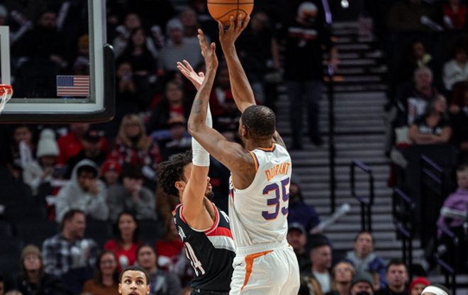 火箭客场逆转太阳，德罗赞独揽分难敌对手的简单介绍