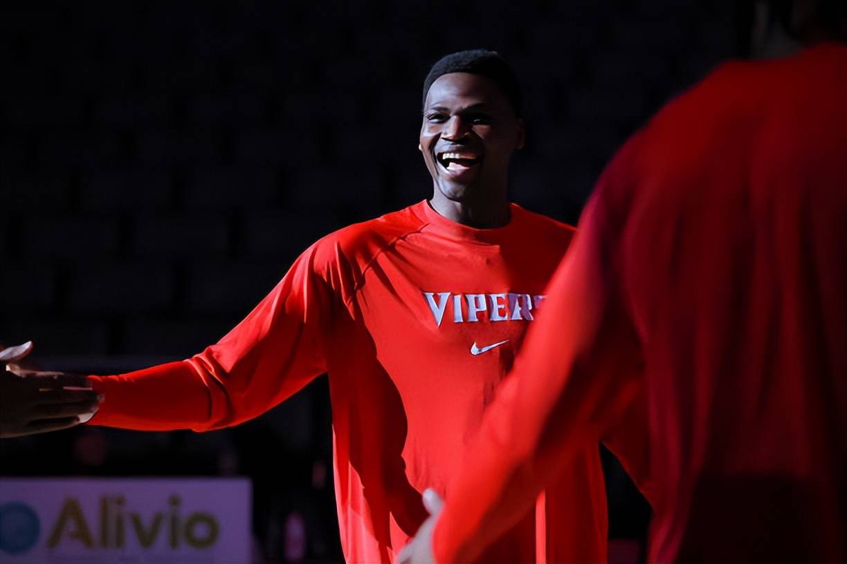 人队新秀表现稳定，成为球队未来希望