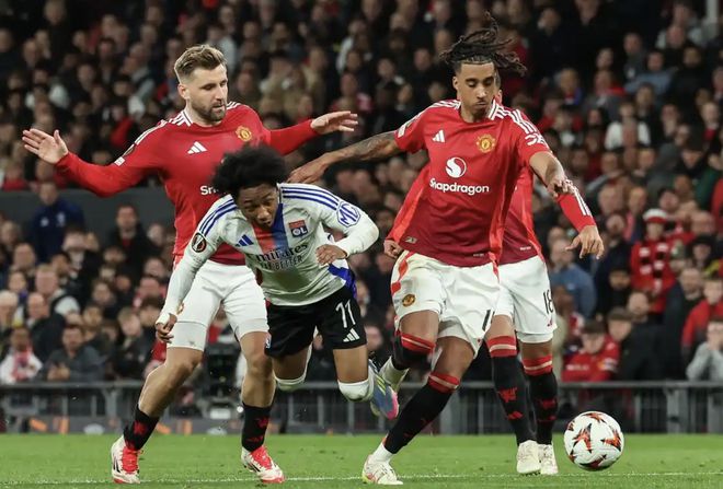 包含曼联逆袭绝平南安普顿，小胜切尔西升至第三的词条