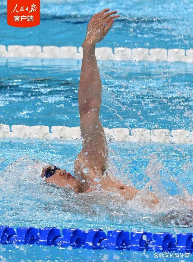 泳坛传奇！美国选手在游泳比赛中创造新记录的简单介绍