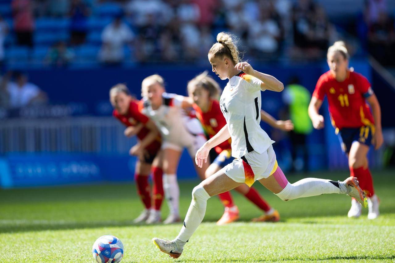 德国女足球员精彩进球