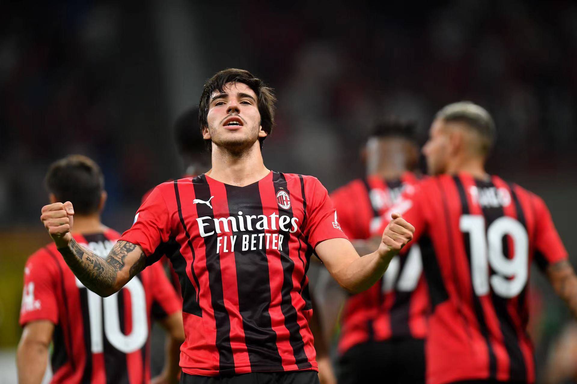 关于AC米兰中场表现出色,球队整体战术提升的信息 关于AC米兰中场表现出色,球队整体战术提升的信息