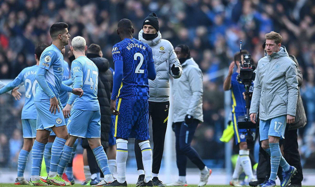 曼城主场击败阿斯顿维拉，领先优势扩大