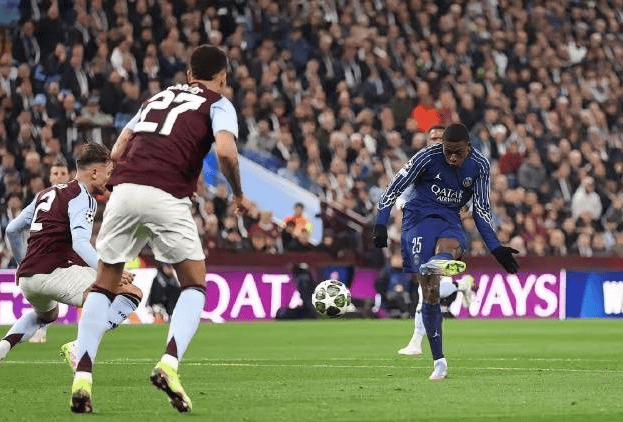 曼城主场击败阿斯顿维拉，领先优势扩大