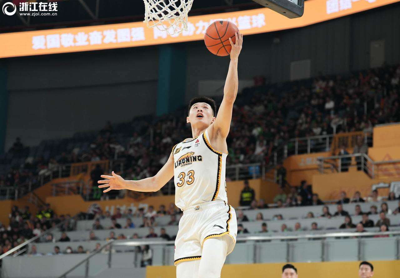 主场作战稳操胜券,球队连胜不断 主场作战稳操胜券,球队连胜不断