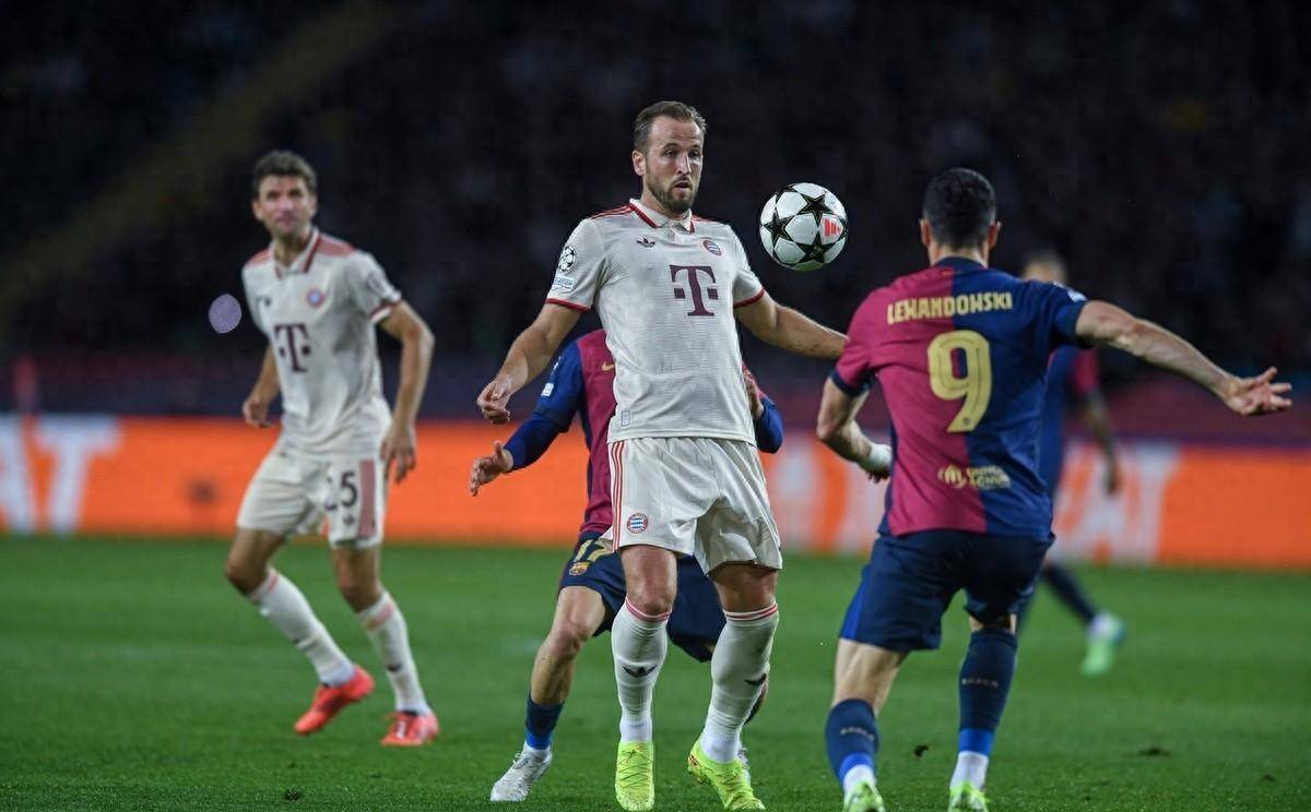 拜仁慕尼黑对阵卡尔斯鲁厄全力以赴 拜仁慕尼黑对阵卡尔斯鲁厄全力以赴