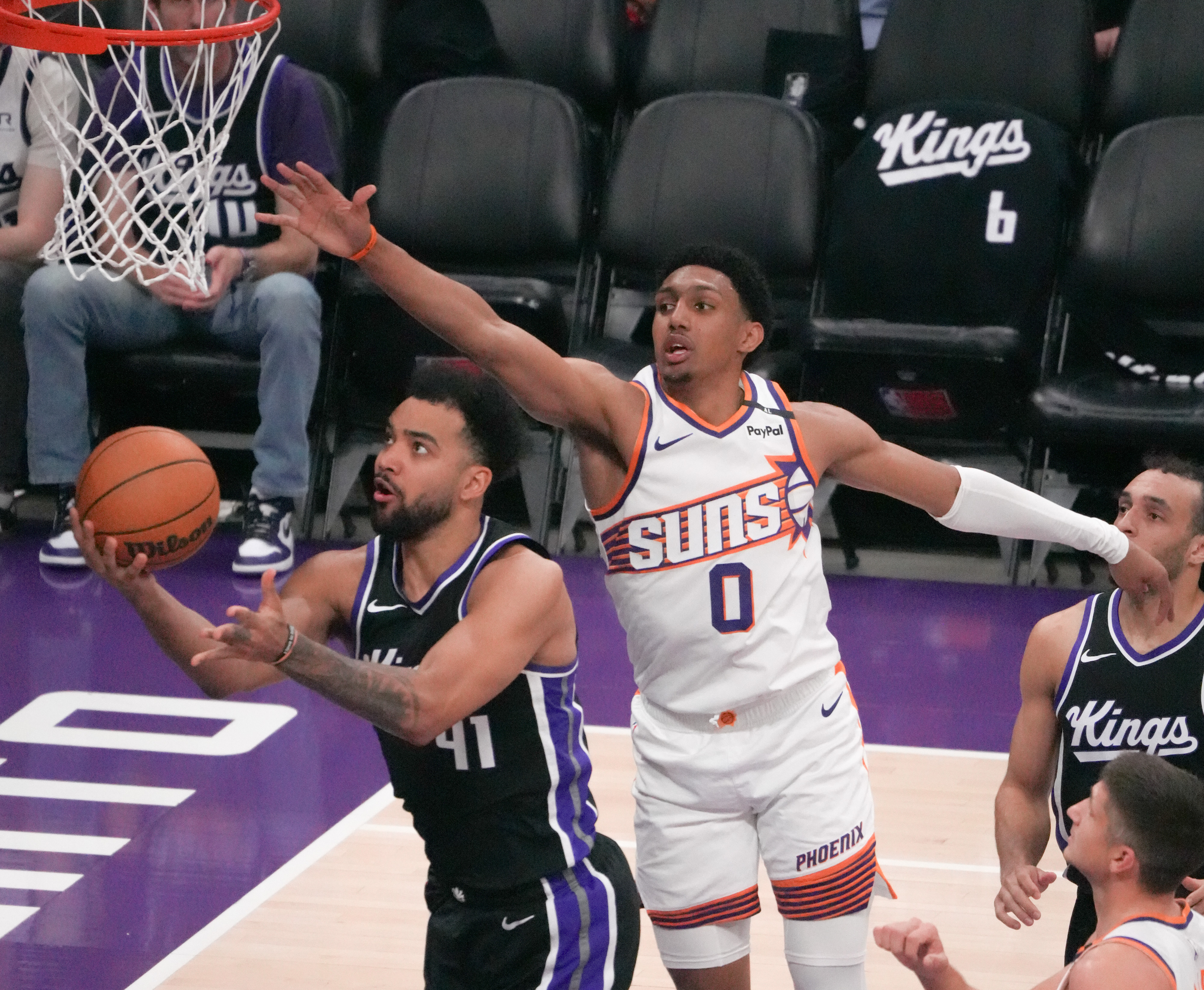 篮球大神逐渐崭露头角，为球队带来胜利