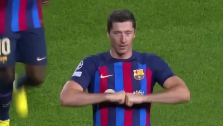 莱万于至断球脱困，拜仁压倒性胜利