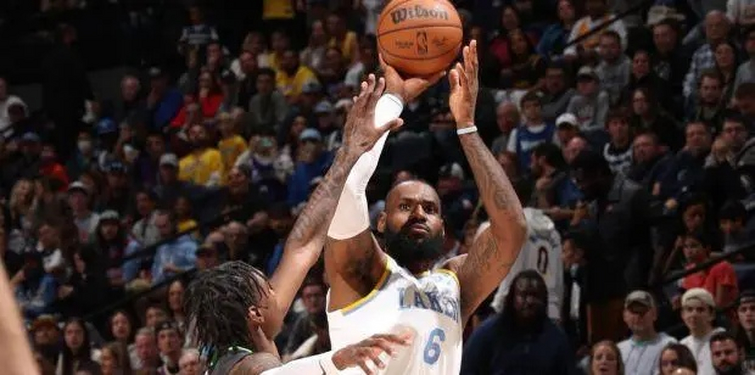 狼队客场惨败,遭受连败压力! 狼队客场惨败,遭受连败压力!