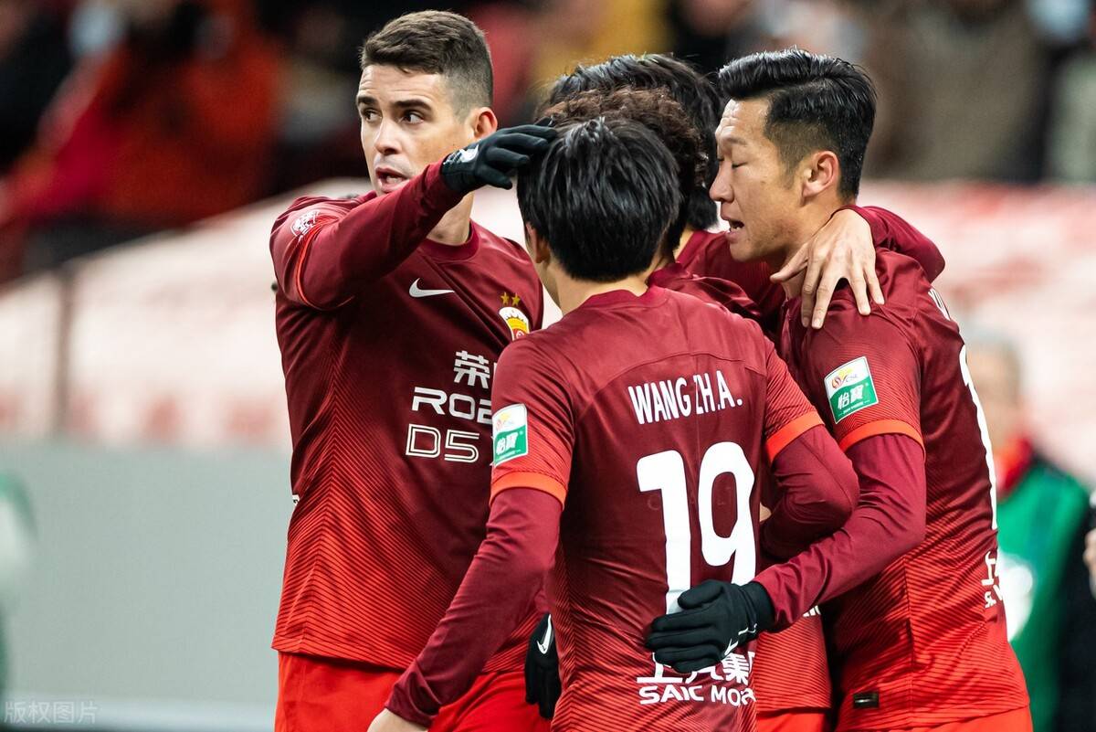 关于上海上港决战山东泰山，看他们如何决出胜负的信息