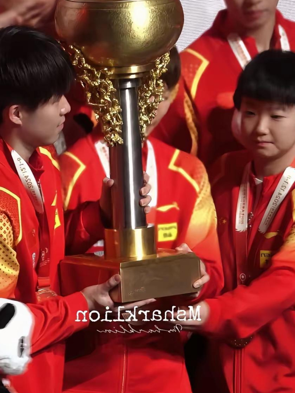 瑞典花样滑冰队以一敌众，夺魁金牌