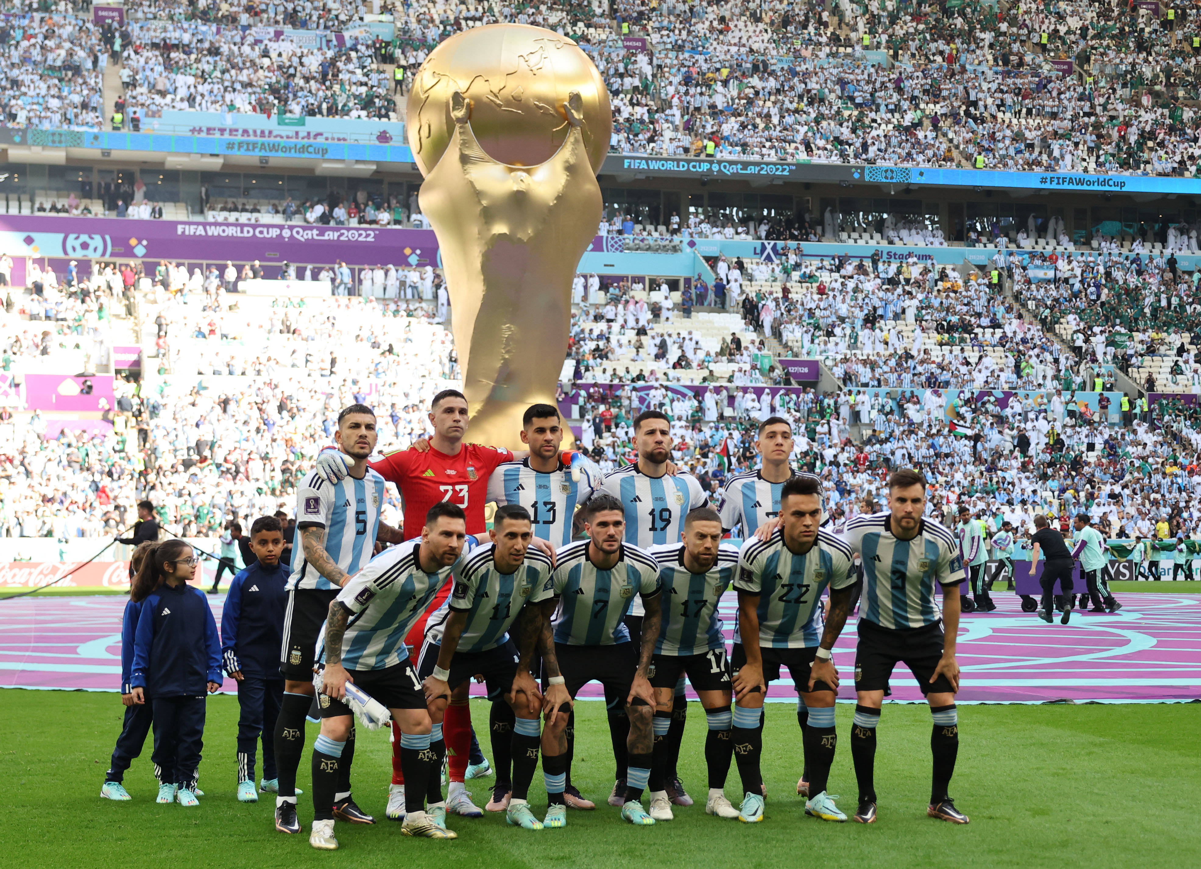 阿根廷球员在比赛中表现出色 阿根廷球员在比赛中表现出色