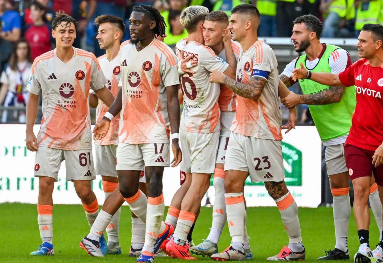 那不勒斯主场不敌弱旅,球迷情绪低落 那不勒斯主场不敌弱旅,球迷情绪低落