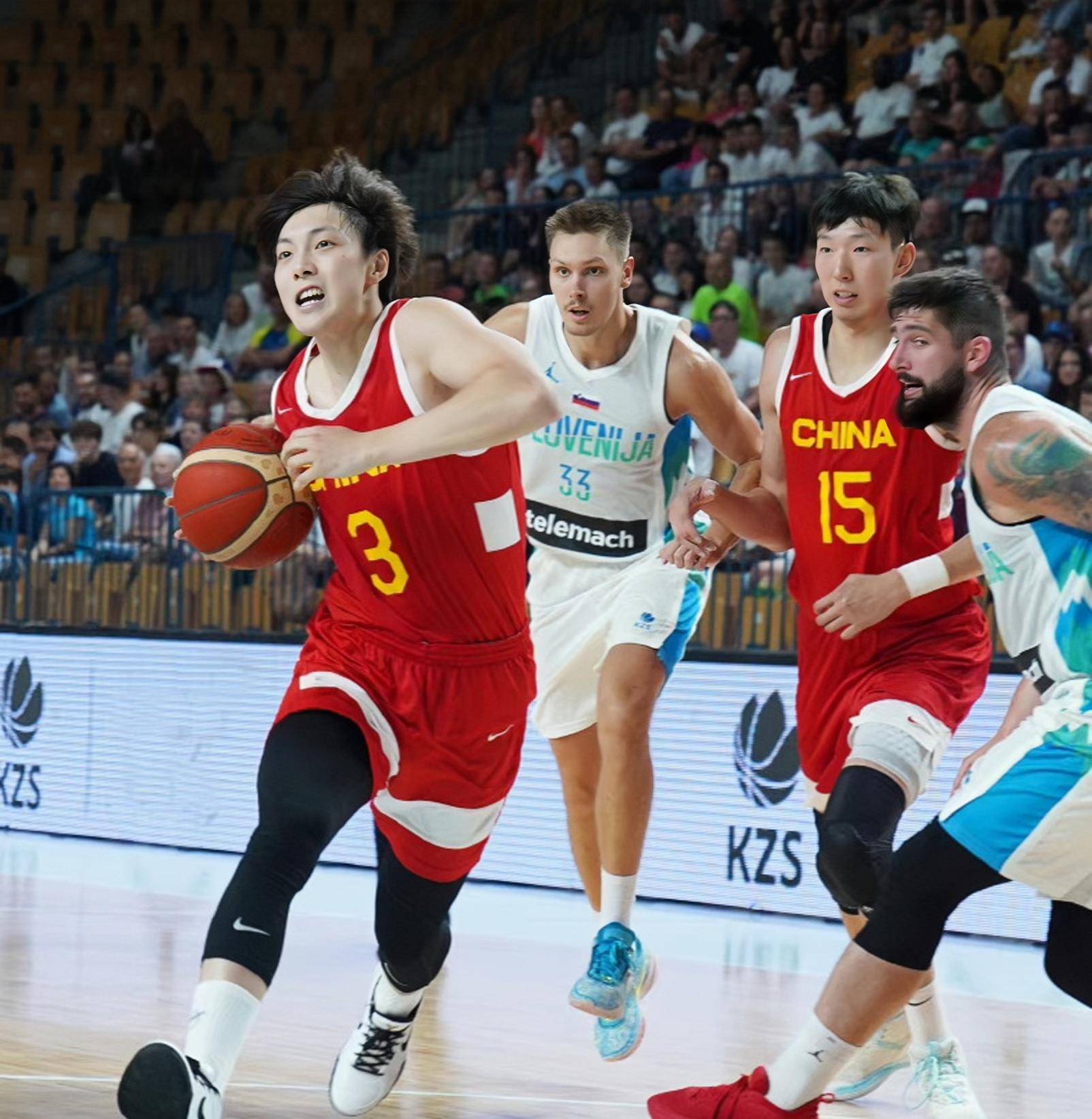 澳门男篮在比赛中奋力拼搏，实现逆袭