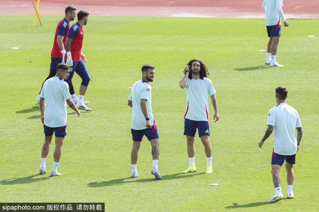 热血激情!欧预赛球员斗志昂扬拼出风采 热血激情!欧预赛球员斗志昂扬拼出风采