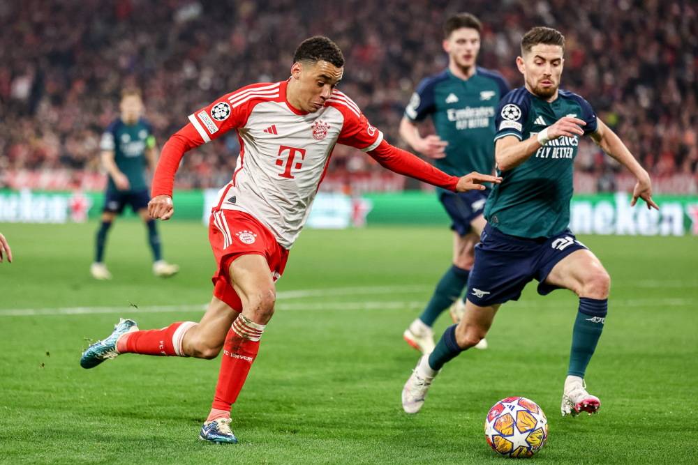 拜仁慕尼黑球迷组织助阵球队训练