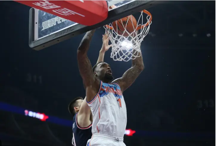 今日比赛阵容调整，教练组出奇制胜