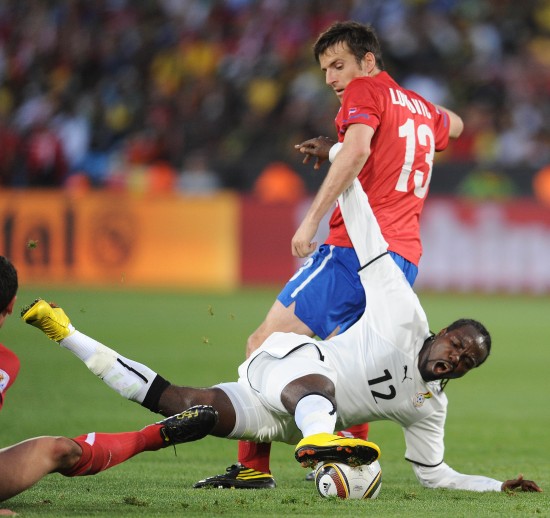 塞尔维亚竞技高手披荣耀而归，奋力夺冠