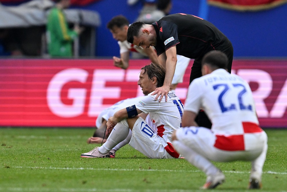 塞尔维亚竞技高手披荣耀而归，奋力夺冠