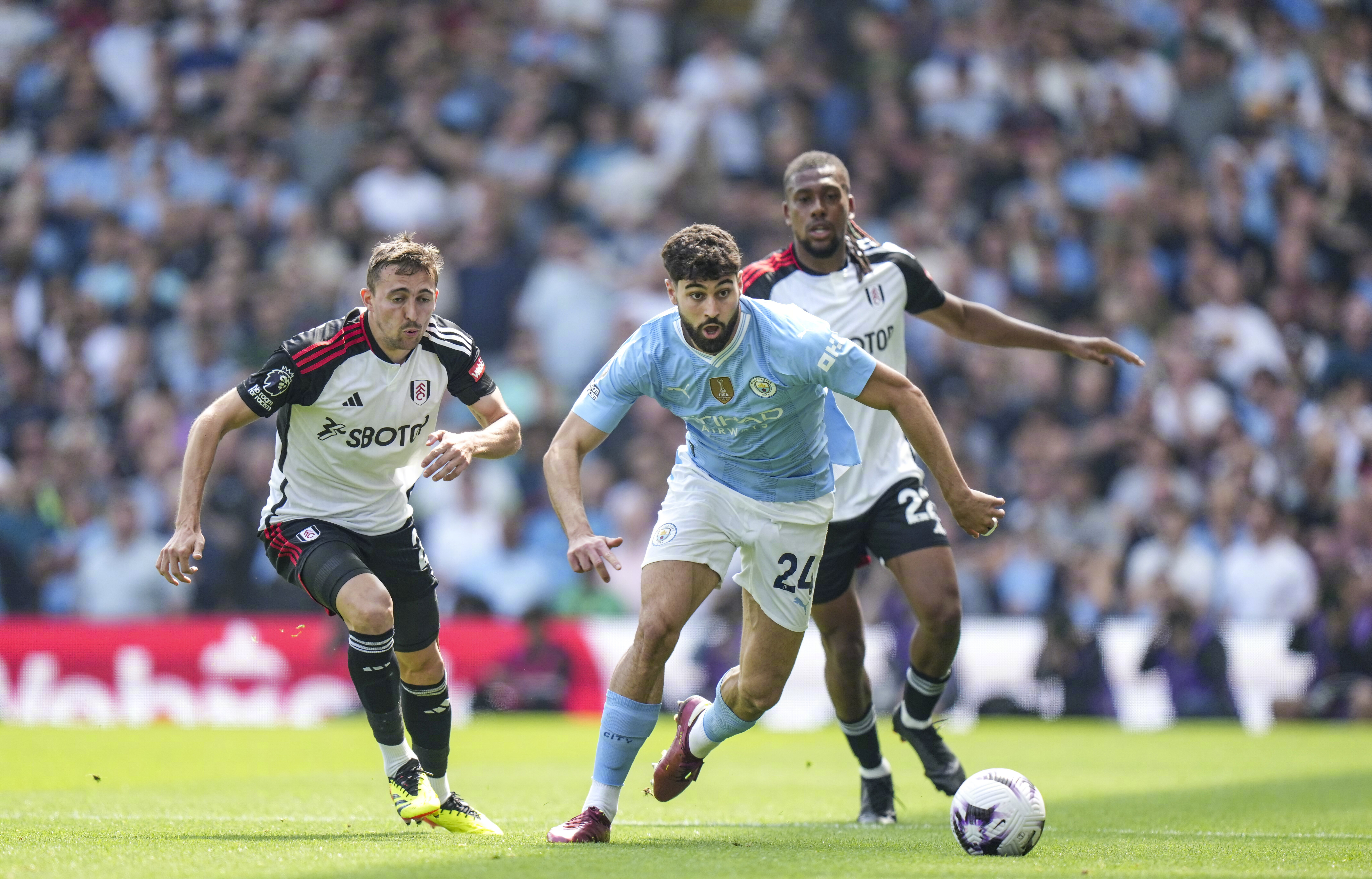 曼城球员成功挽救点球，帮助球队取得胜利的简单介绍