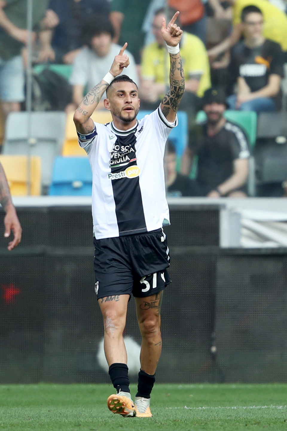 包含乌迪内斯青训球员崭露头角，成为球队一线班底的词条