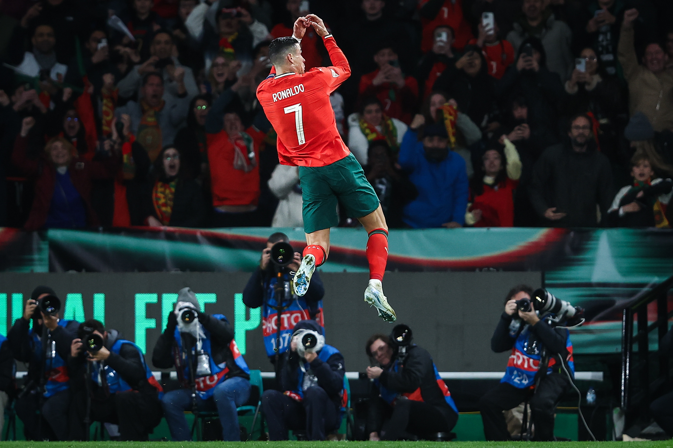 意大利队凭借不懈努力成功晋级欧国联半决赛 意大利队凭借不懈努力成功晋级欧国联半决赛