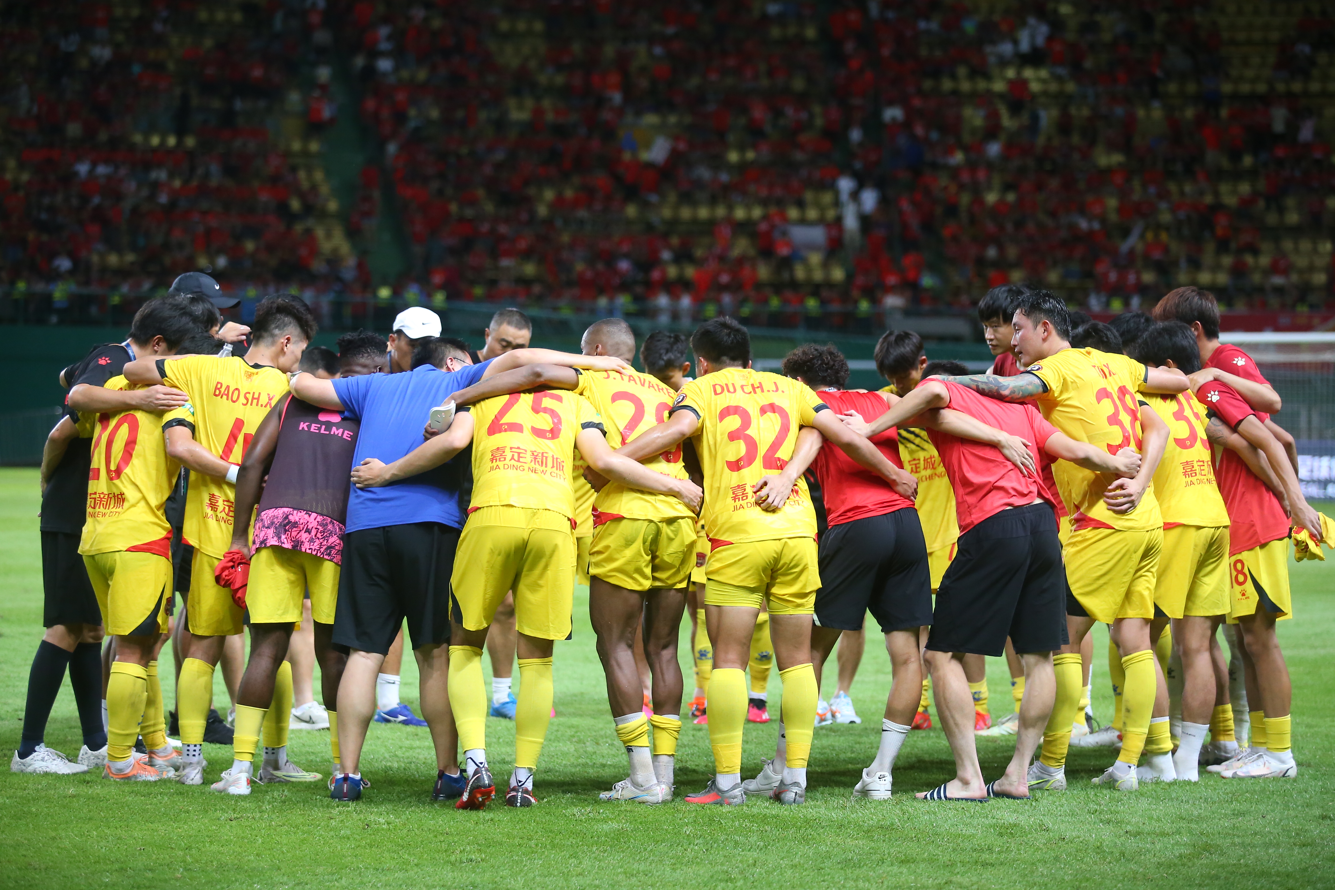 沙特球队遇强手，艰难求得平局