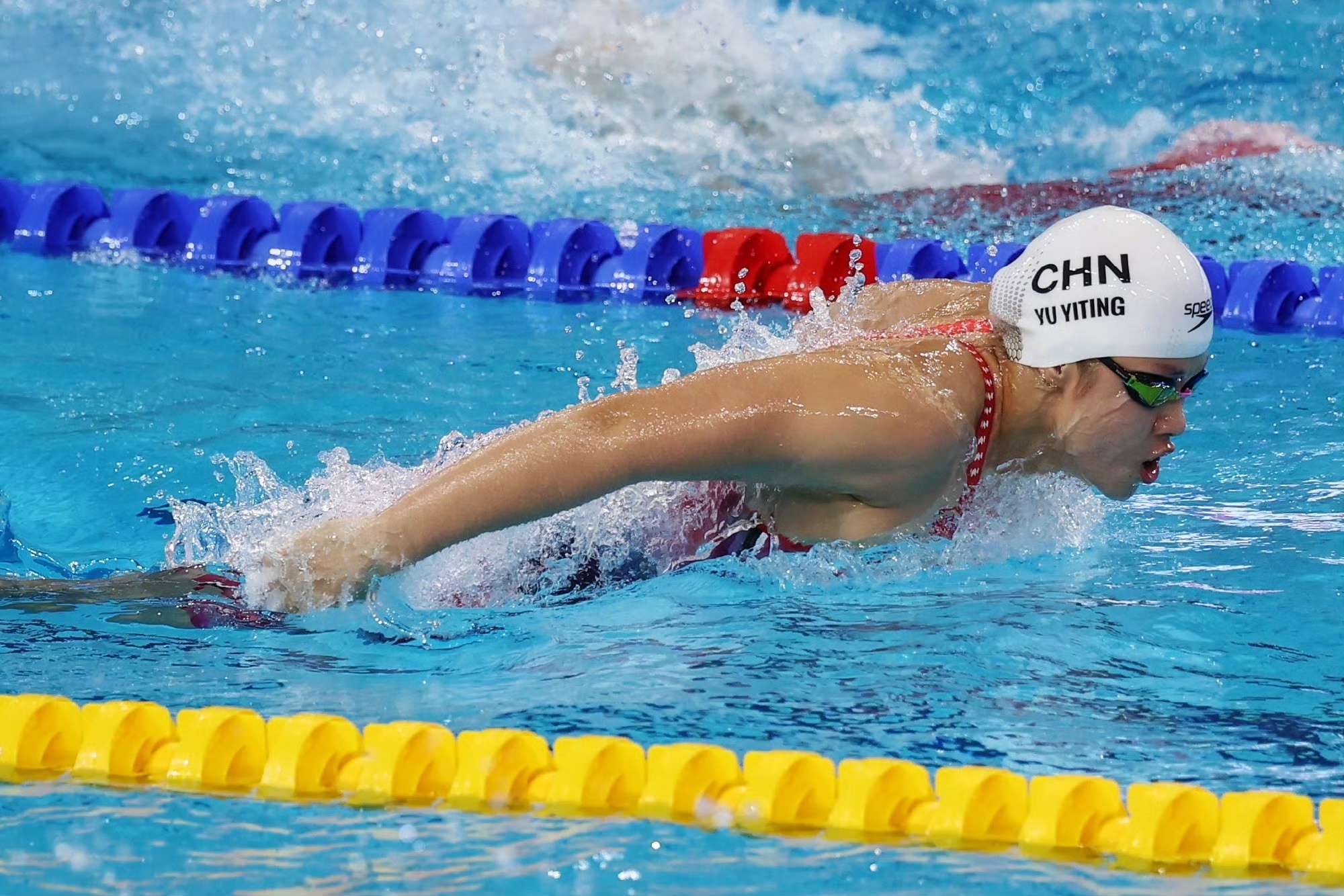 美国游泳选手破纪录夺金，霸气十足