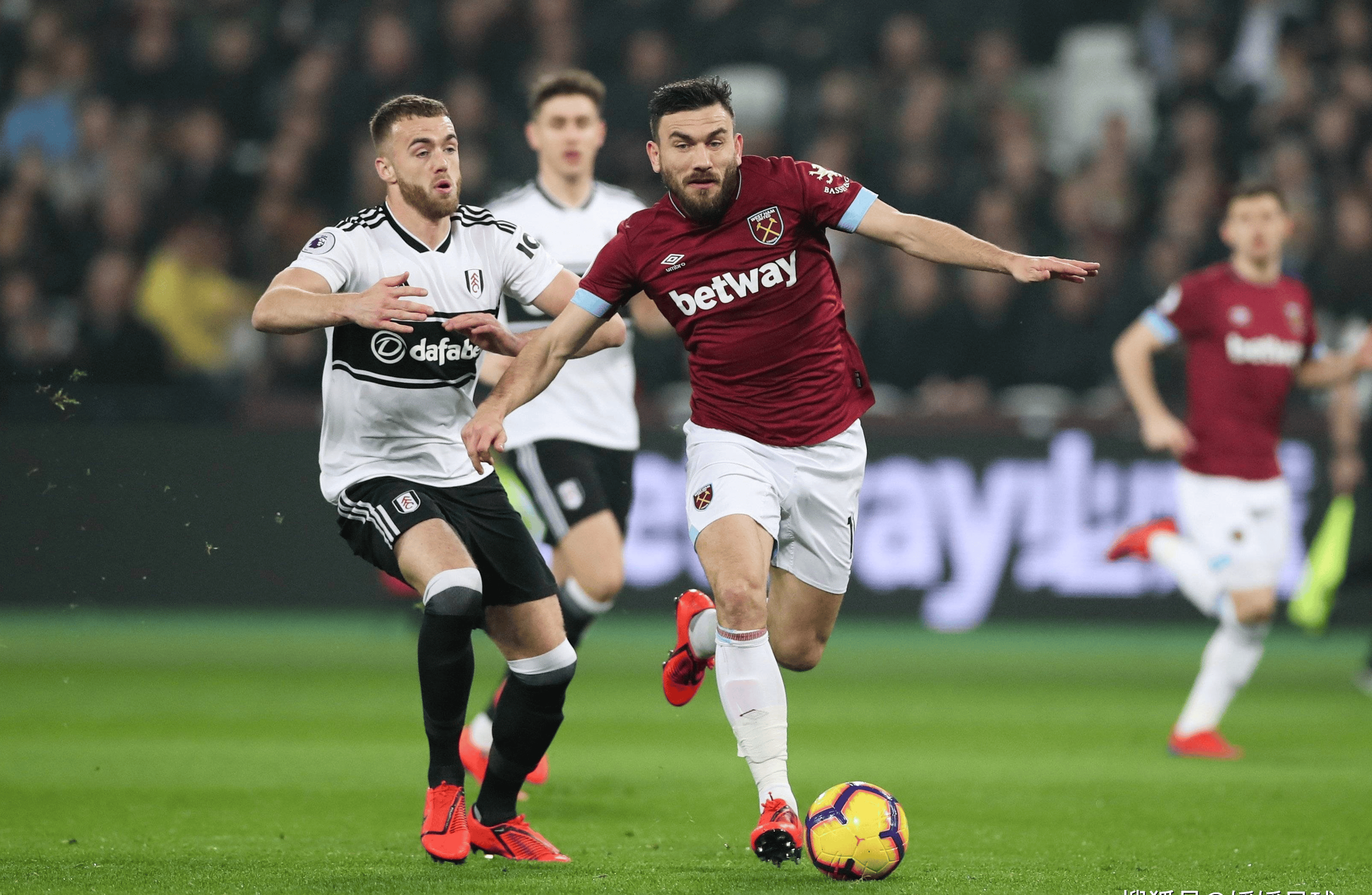 热刺控球场面，轻松击败对手