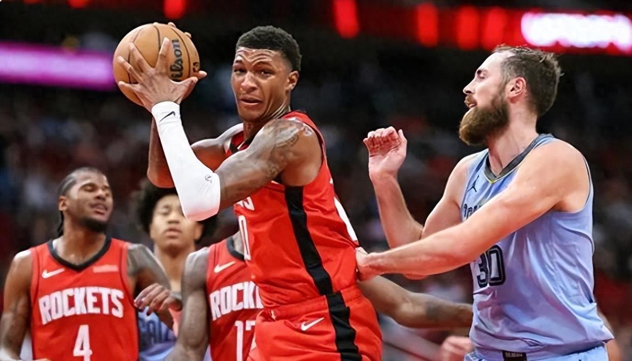 雄灰熊队客场战胜，气势如虹