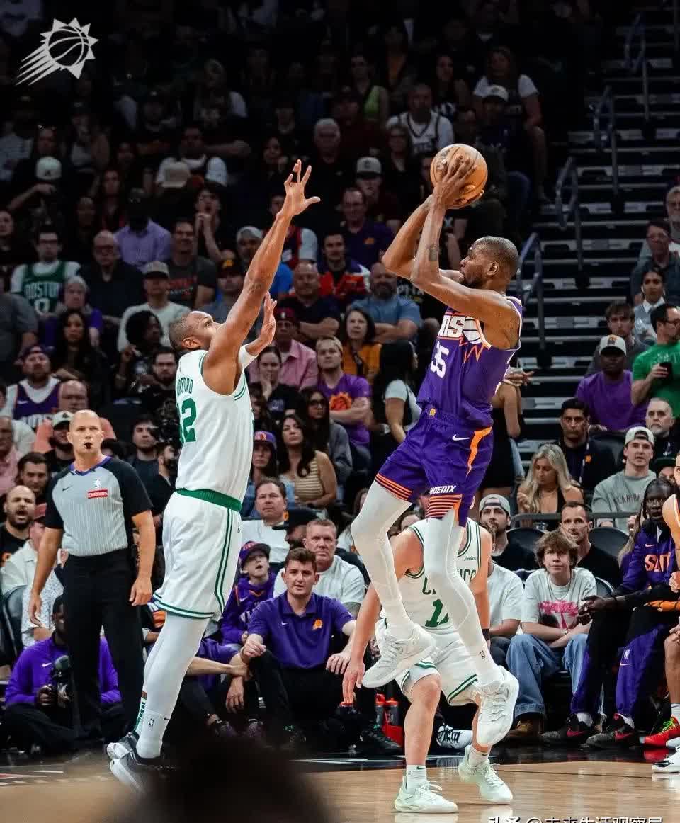 太阳全队备战下场比赛，士气高昂