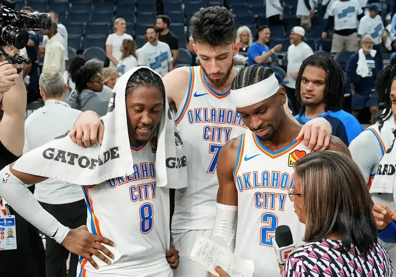 雷霆击败猛龙,登顶西部 雷霆击败猛龙,登顶西部