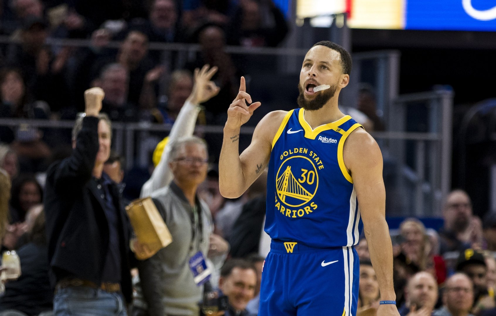 勇士主场大胜湖人,斯蒂芬库里狂砍38分! 勇士主场大胜湖人,斯蒂芬库里狂砍38分!