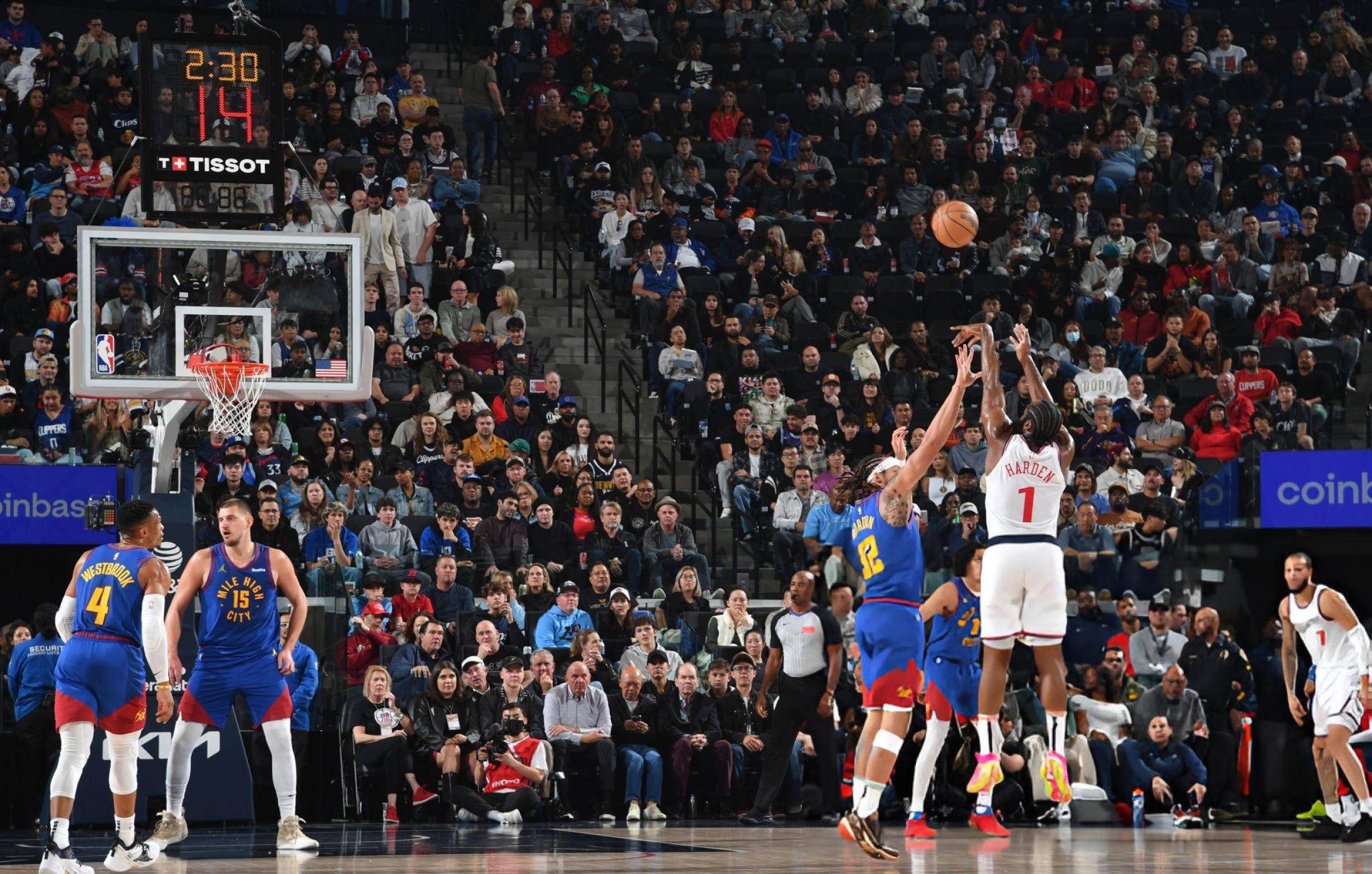 火箭主场突破开拓者，哈登得