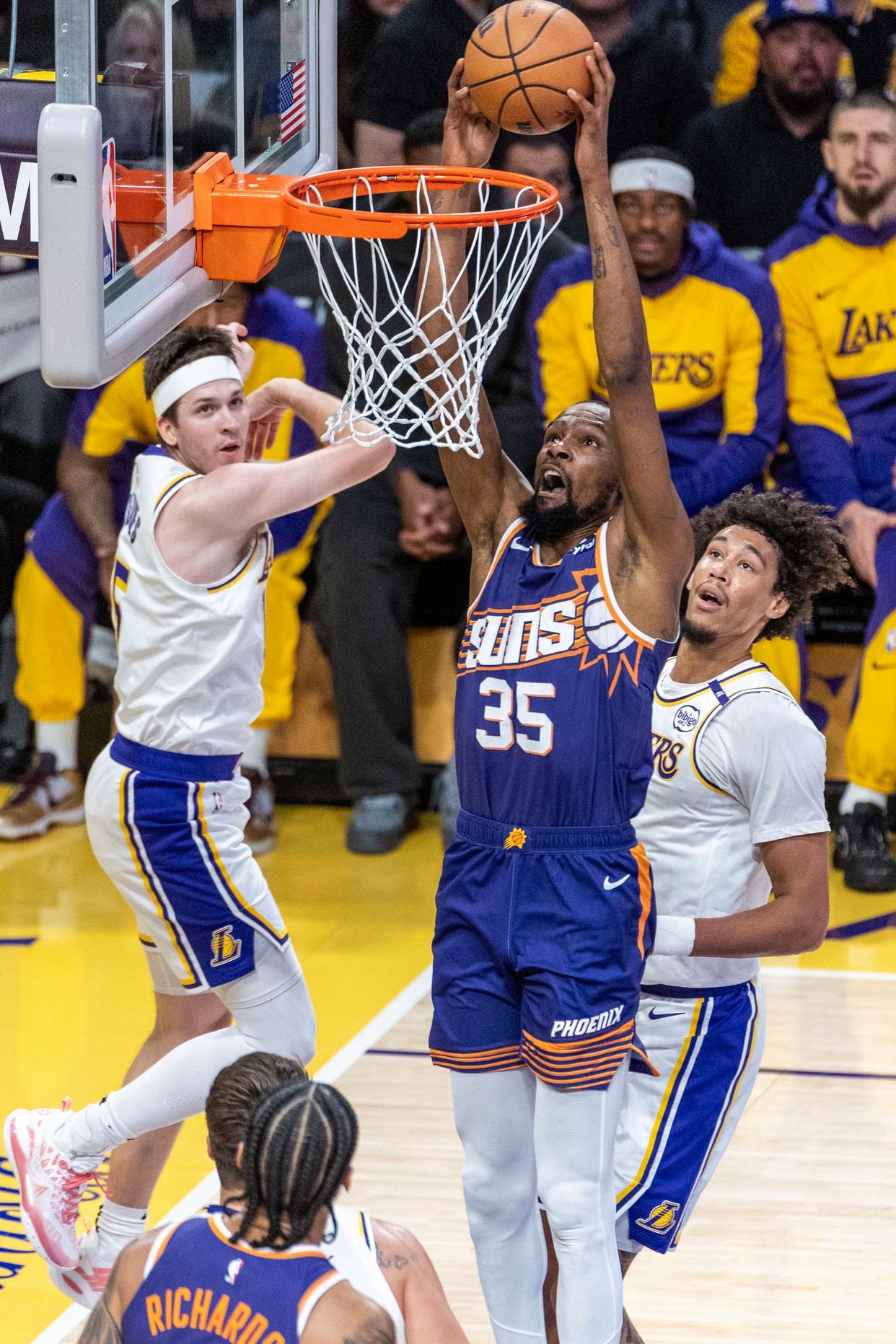 尼克斯力克灰熊，东契奇场均贡献30+得分