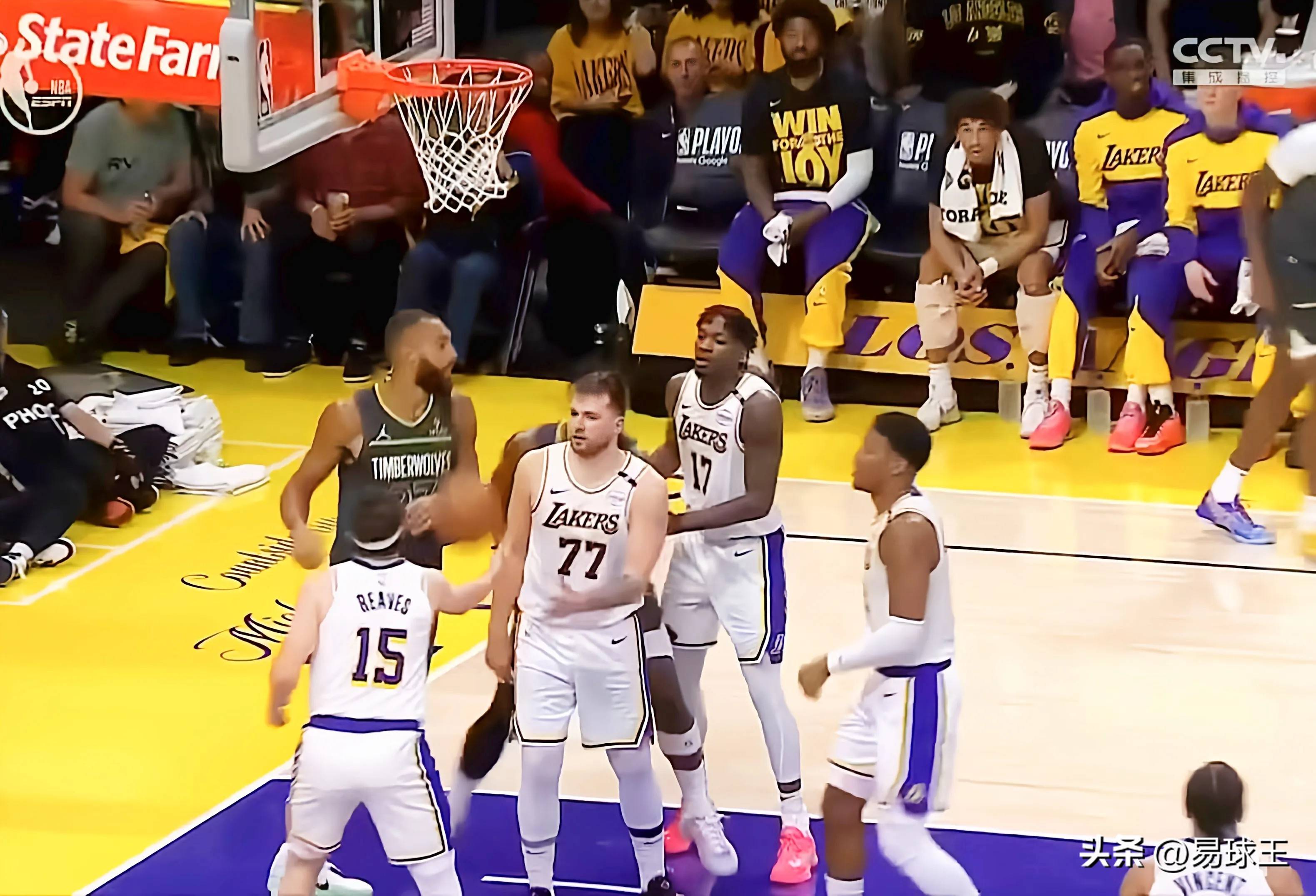 快船遭遇神仙打架,收获惨败3连败 快船遭遇神仙打架,收获惨败3连败