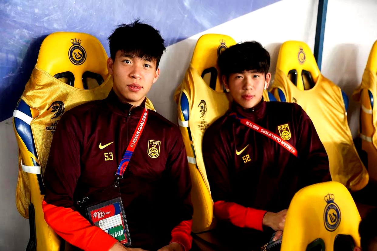 关于球员表现抢眼，队伍士气高涨的信息