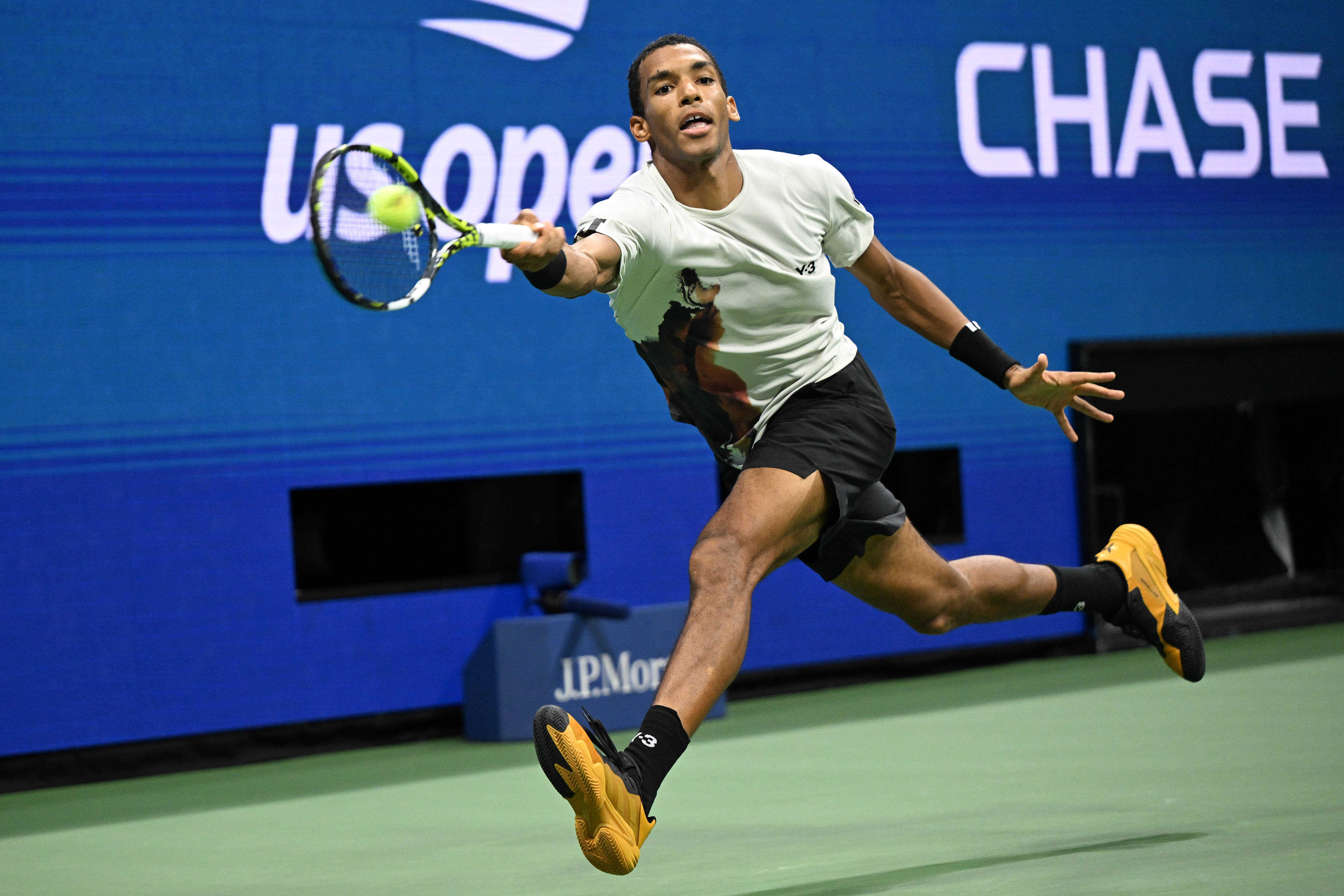 美网鏖战戴维斯杯，辛纳扛起全队